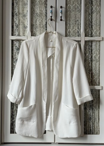 Uzun Beyaz Kadın Düğmesiz Ceket /M - Görsel 2