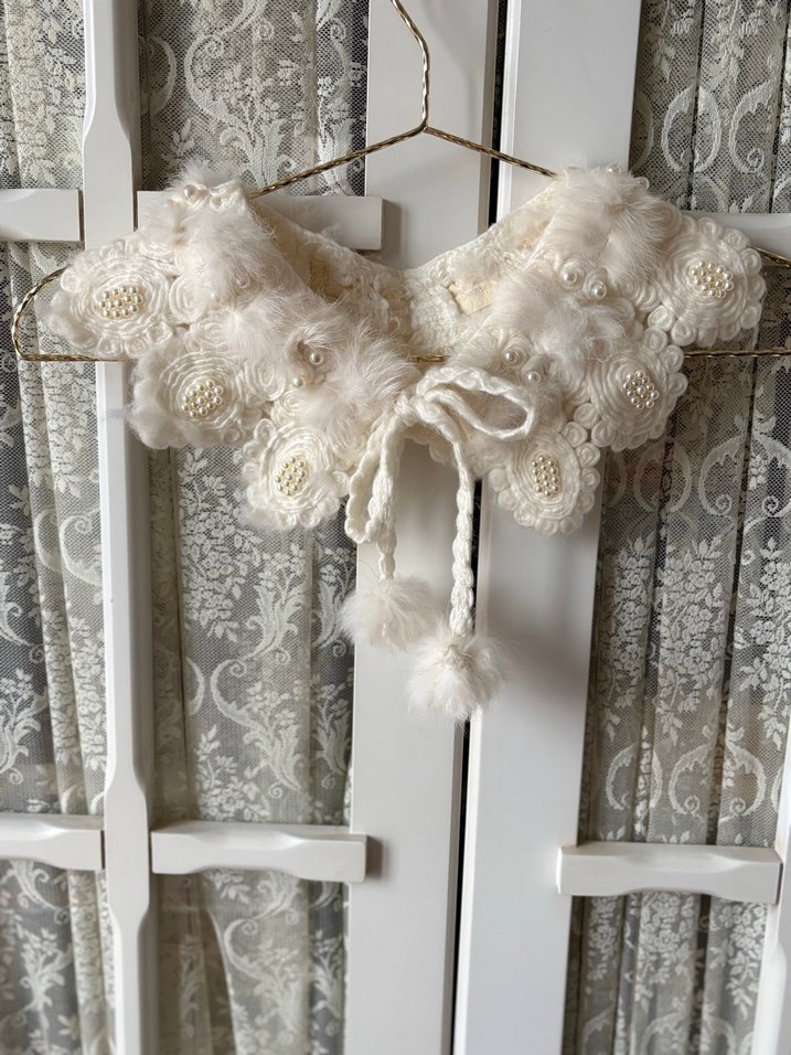 İncili Tüylü Dantelli Beyaz Yakalık - Görsel 3