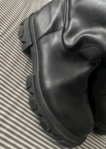 Kadın Siyah Deri Dizüstü Çizme - Görsel 2