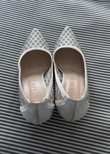 Beyaz Dantel Detaylı Stiletto Topuklu Kadın Ayakkabı - Görsel 2