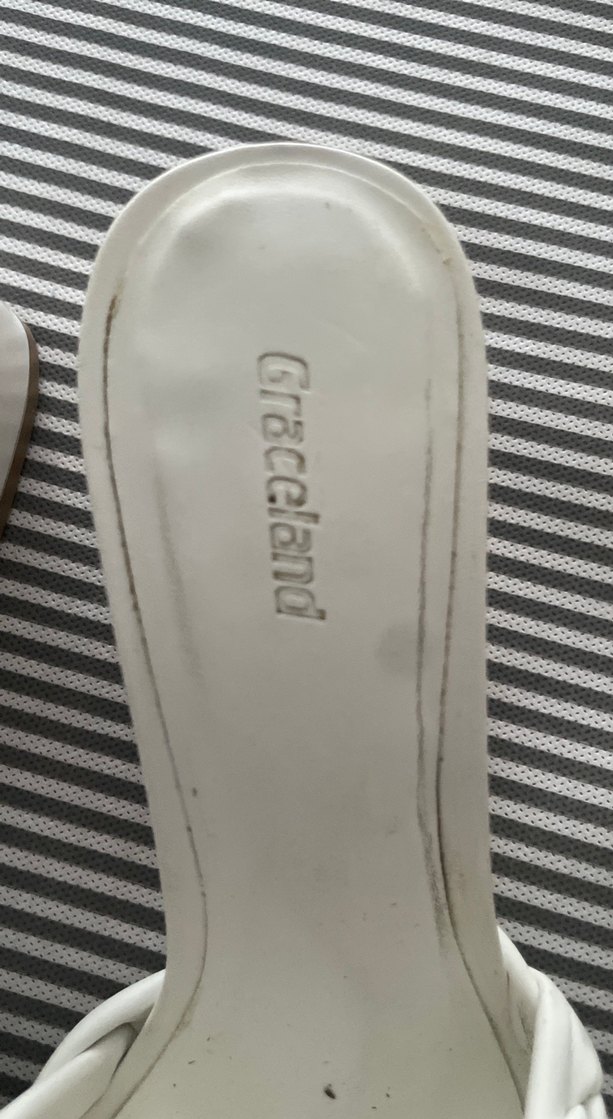 Beyaz Örgü Detaylı Blok Topuk Terlik - Görsel 2