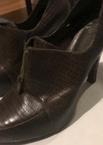 Kahverengi Yılan Desenli Deri Kadın Dolgu Topuk Ayakkabı - Görsel 3