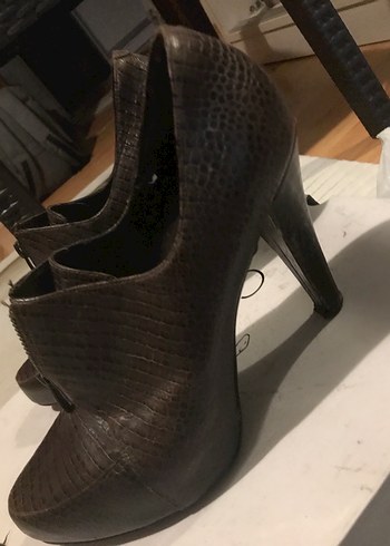 Kahverengi Yılan Desenli Deri Kadın Dolgu Topuk Ayakkabı - Görsel 4