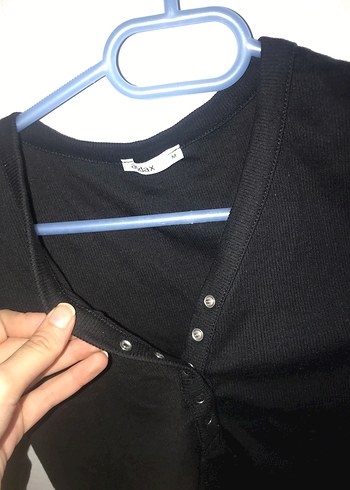 Düğmeli Siyah V Yaka Triko Kadın Bluz - Görsel 3