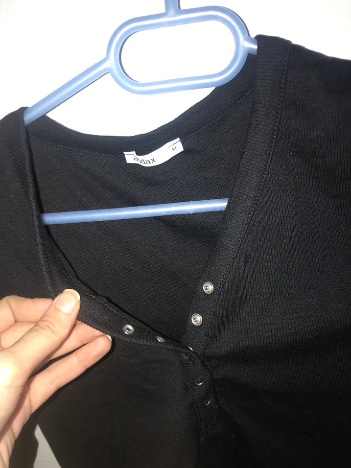 Düğmeli Siyah V Yaka Triko Kadın Bluz - Görsel 3