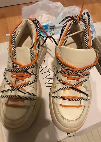 Beyaz Zebra Desenli Dolgu Topuklu Kadın Spor Ayakkabı - Görsel 3