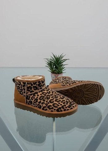 UGG ULTRAMİNİ LEOPAR DESENLİ KADIN BOT - Görsel 2