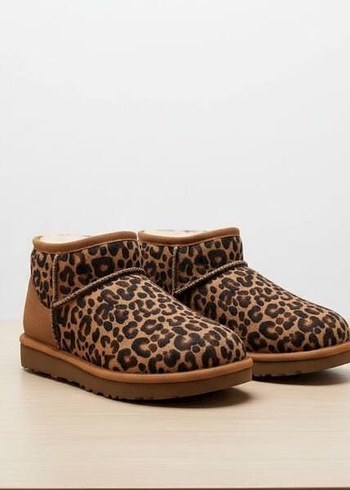 UGG ULTRAMİNİ LEOPAR DESENLİ KADIN BOT - Görsel 5