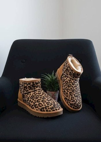 UGG ULTRAMİNİ LEOPAR DESENLİ KADIN BOT - Görsel 4