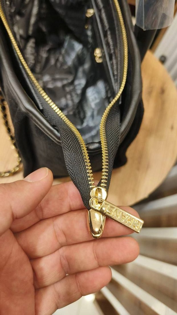 Zincir Detaylı Siyah Deri Chanel Çanta - Görsel 2