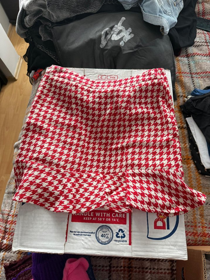 Kırmızı Desenli Fırfırlı Mini Etek - Görsel 2