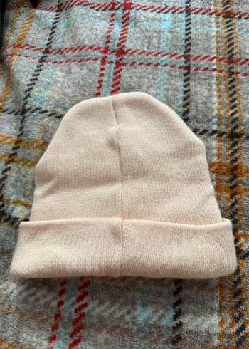 Bej Prada Kadın Örgü Bere - Görsel 2