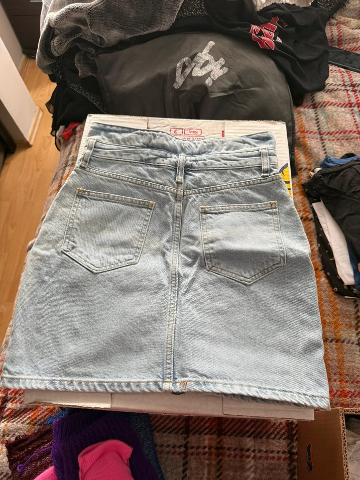 Düğmeli Kemerli Denim Mini Etek - Görsel 2