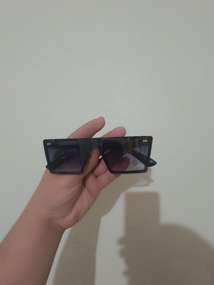 Şeffaf Siyah Minimalist erkek Güneş Gözlüğü - Görsel 5