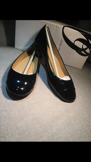 Nine West siyah rugan babet 