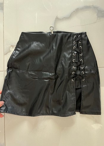 Siyah Deri Bağcıklı Mini Etek