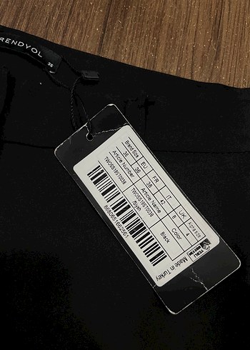 Kemer Detaylı Siyah Kumaş Kadın Pantolon - Görsel 2