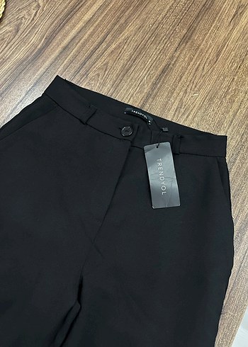 Kemer Detaylı Siyah Kumaş Kadın Pantolon - Görsel 3