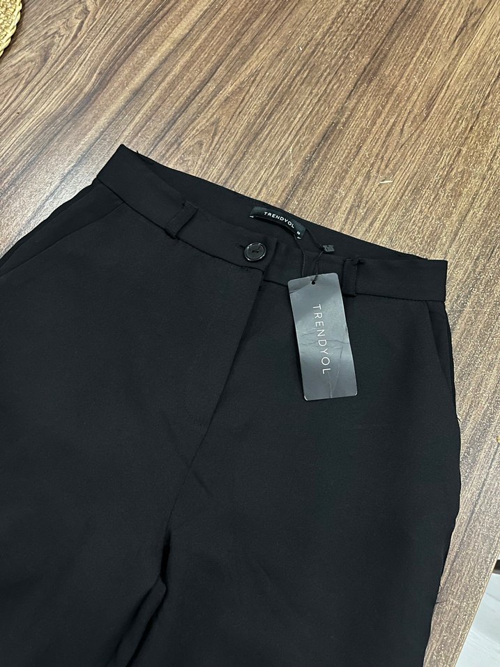 Kemer Detaylı Siyah Kumaş Kadın Pantolon - Görsel 3