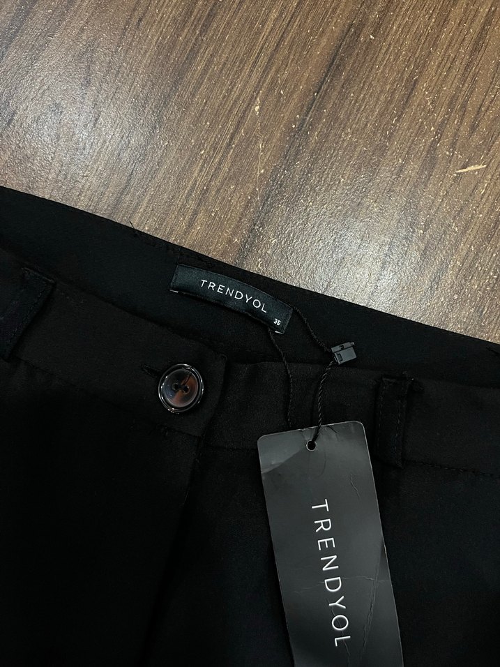 Kemer Detaylı Siyah Kumaş Kadın Pantolon - Görsel 4