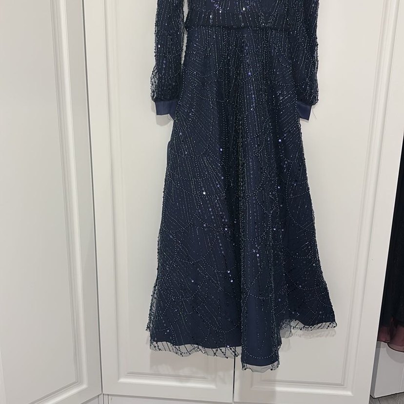 Uzun Kollu Boncuk İşlemeli Lacivert Abiye Elbise - Görsel 2