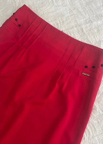 Düğmeli Kırmızı Midi Saten Etek - Görsel 2