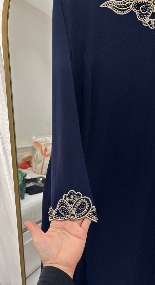 Zincir Detaylı Lacivert Uzun Elbise - Görsel 3