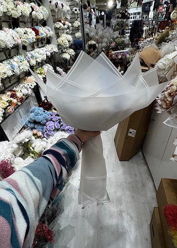 Mavi ve Beyaz Çiçekli Buket - Görsel 2