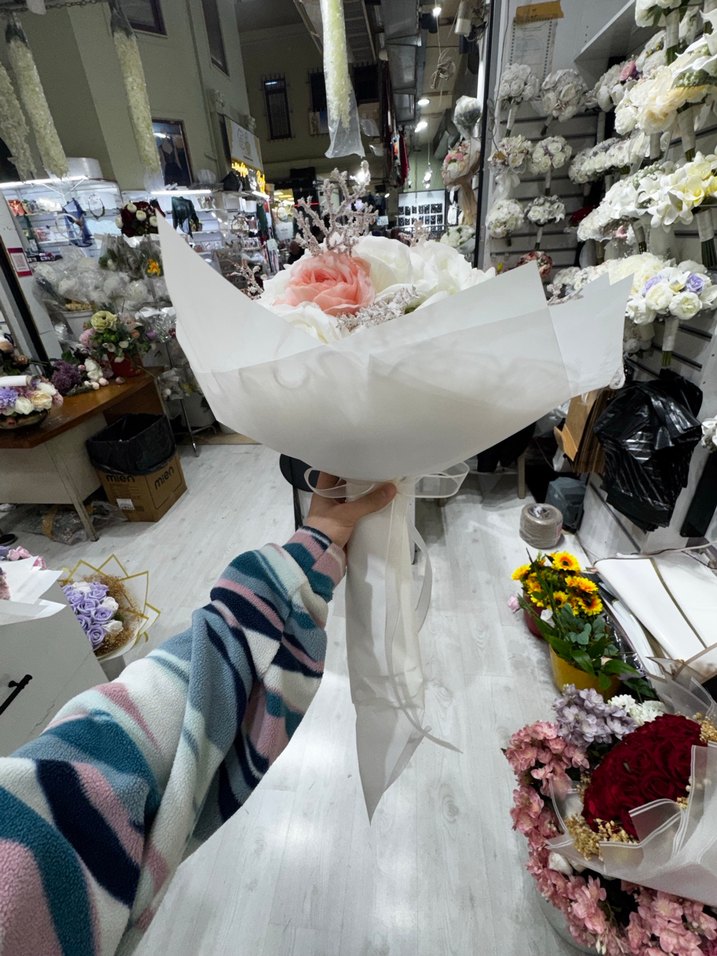 Dantel Detaylı Beyaz ve Pudra Gelin Buketi - Görsel 2