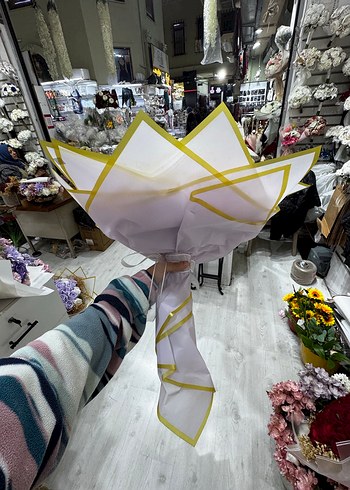 Beyaz Vazo ve Pastel Çiçek Buketi - Görsel 2