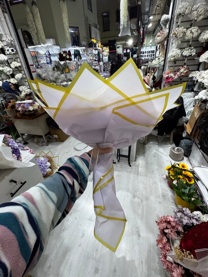 Beyaz Vazo ve Pastel Çiçek Buketi - Görsel 2