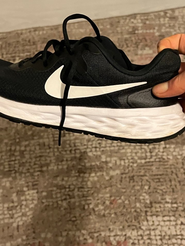 Siyah Bağcıklı Düz Tabanlı Spor Ayakkabı orijinal mağaza ürünü - Görsel 3