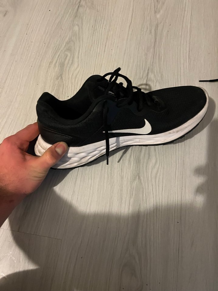 Siyah Bağcıklı Düz Tabanlı Spor Ayakkabı orijinal mağaza ürünü - Görsel 2