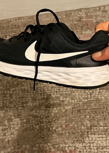 Siyah Bağcıklı Düz Tabanlı Spor Ayakkabı - Görsel 3