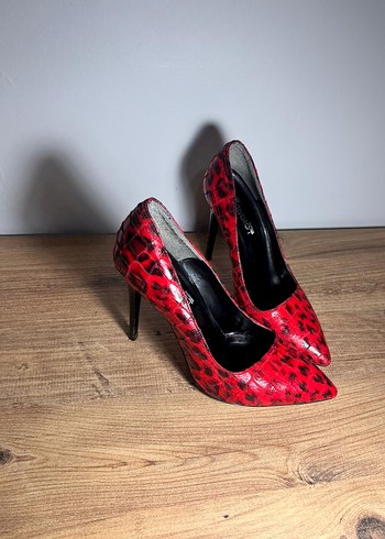 Kırmızı Yılan Desenli Stiletto Topuklu Kadın Ayakkabı - Görsel 3