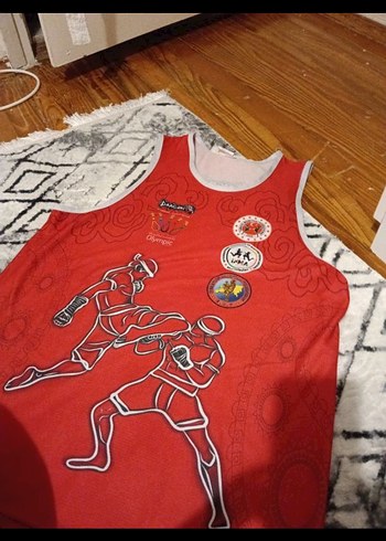 Kırmızı Desenli muay thai atleti - Görsel 2