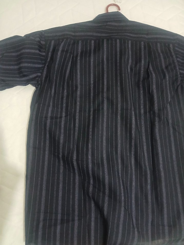 Siyah Düğmeli Kısa Kollu Erkek Gömlek - Görsel 2