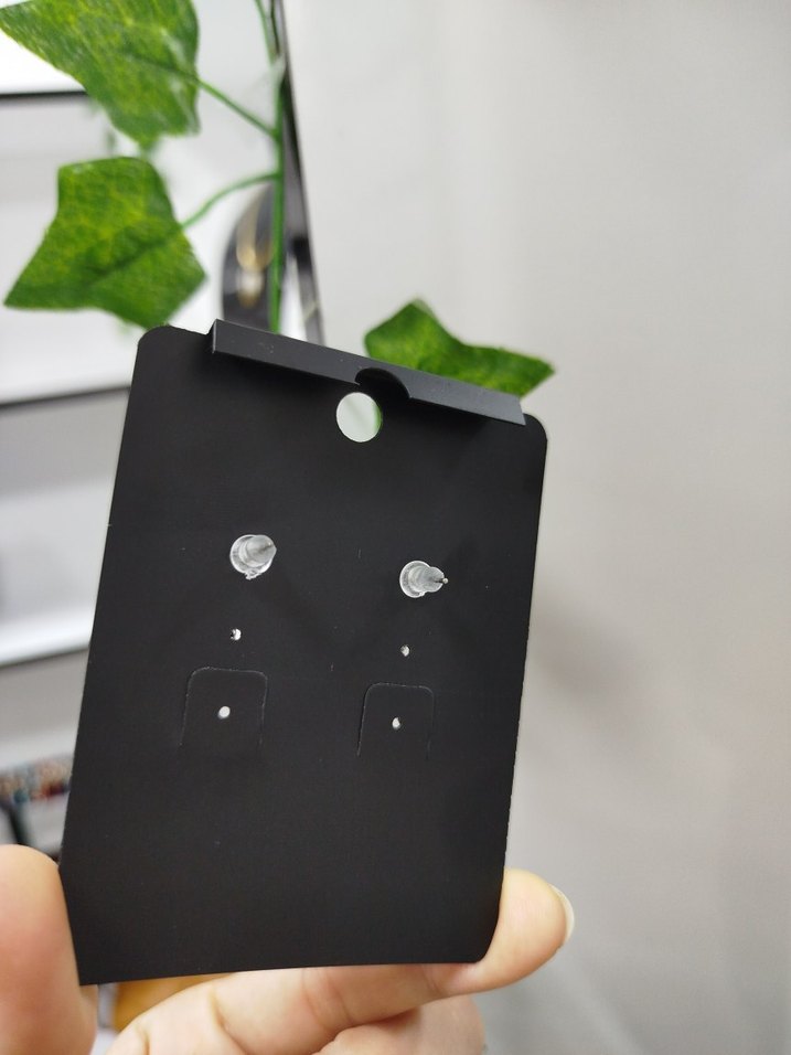 Altın Renk Mini Fiyonk Küpeler - Görsel 2