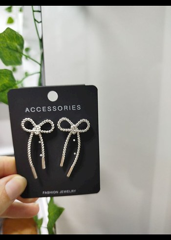 gümüş Renkli Fiyonk Kadın Küpeleri - Görsel 2