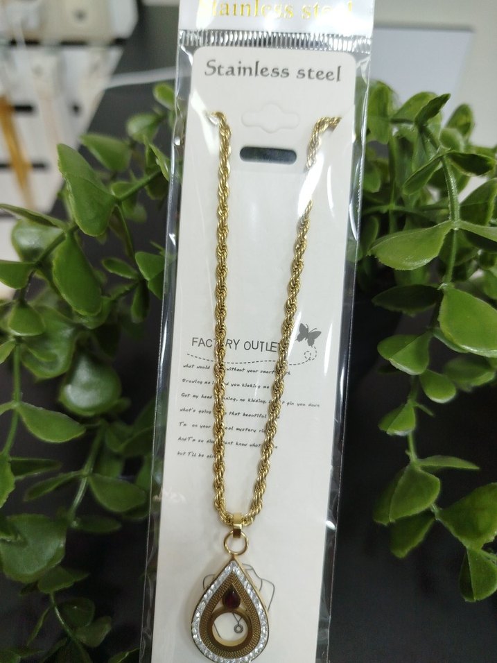 Altın Rengi Zincir Detaylı Minimalist Kolye - Görsel 3