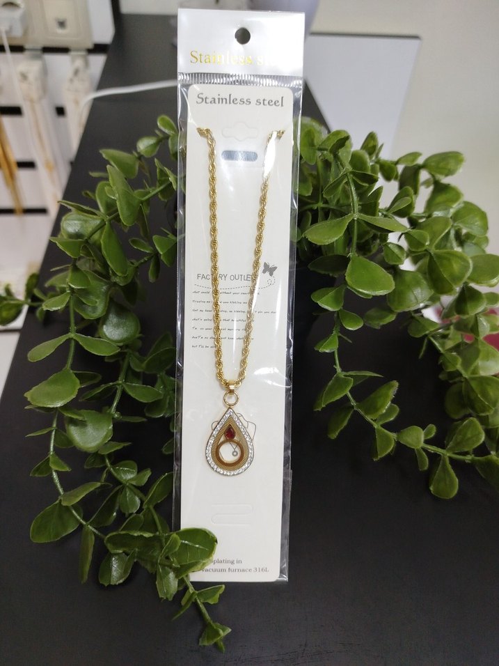 Altın Rengi Zincir Detaylı Minimalist Kolye - Görsel 2