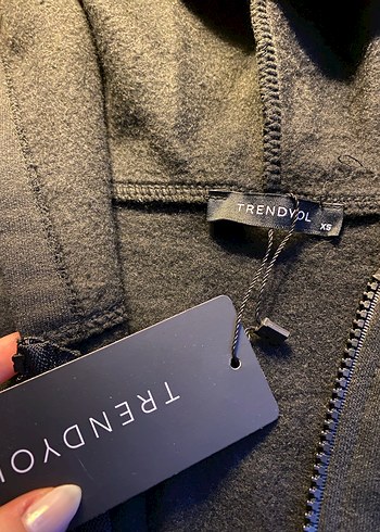 Crop kapüşonlu etiketli ceket - Görsel 3