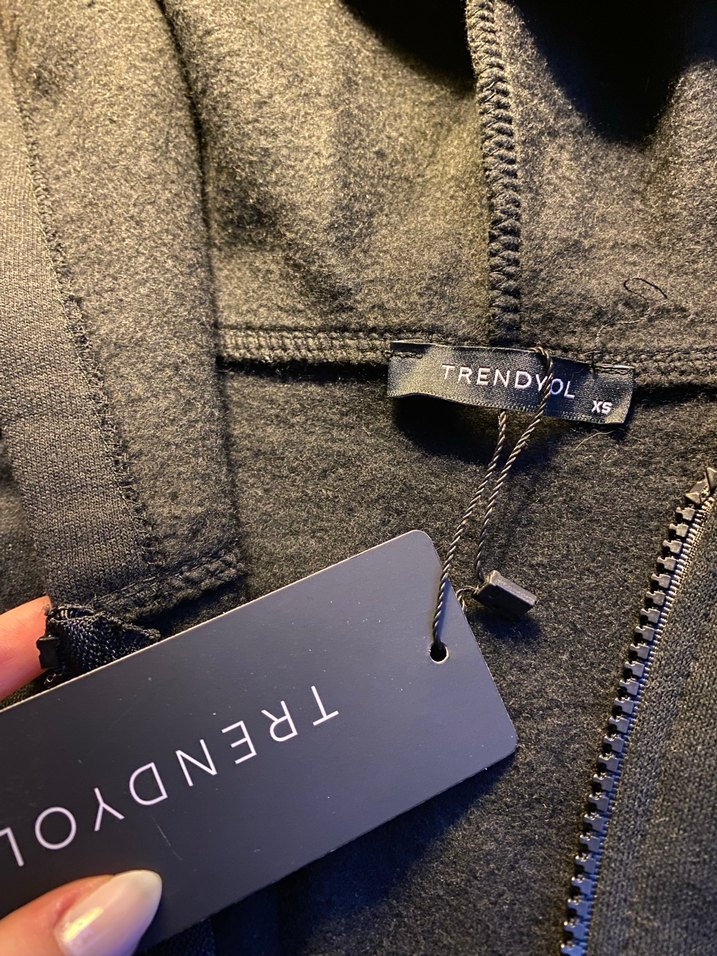 Crop kapüşonlu etiketli ceket - Görsel 3