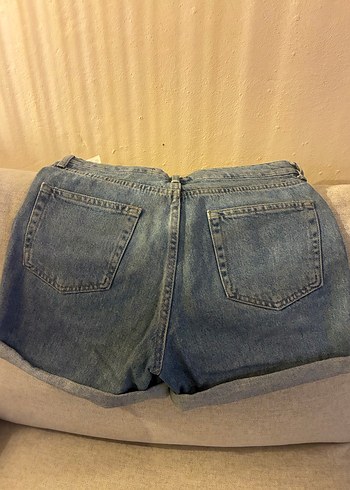 Düğmeli Dar Kesim Mini Kot Şort - Görsel 3