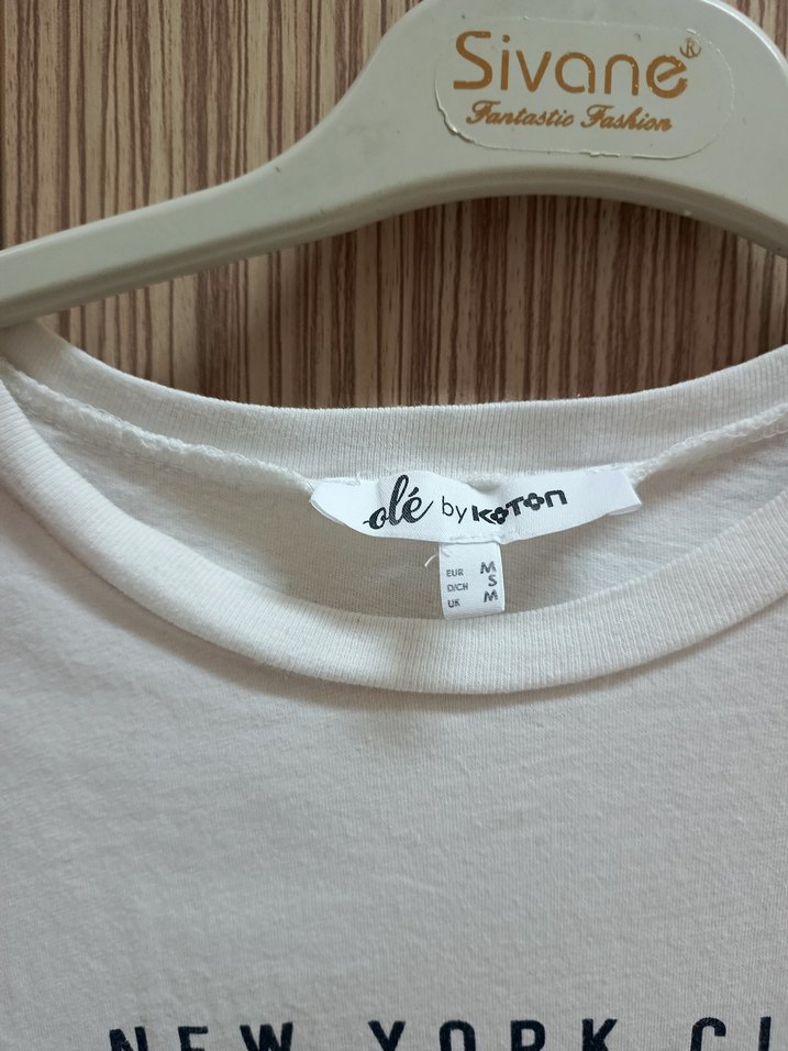 Beyaz Baskılı Kadın Tişörtü - Görsel 2