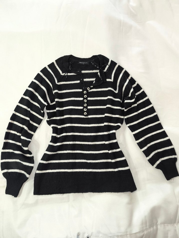 Çizgili Düğmeli Kadın Triko Kazak - Görsel 4