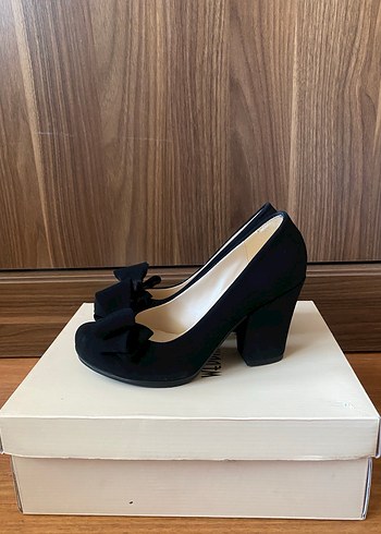 Siyah Fiyonklu Yüksek Topuklu Kadın Stiletto - Görsel 2