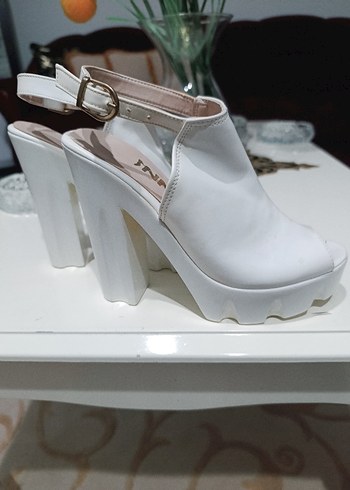 Beyaz Platform Topuklu Kadın Ayakkabı - Görsel 2