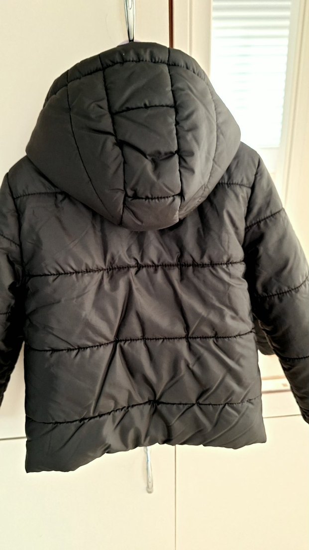 LCW 6 7 Erkek Çocuk Siyah Kapüşonlu Mont - Görsel 4