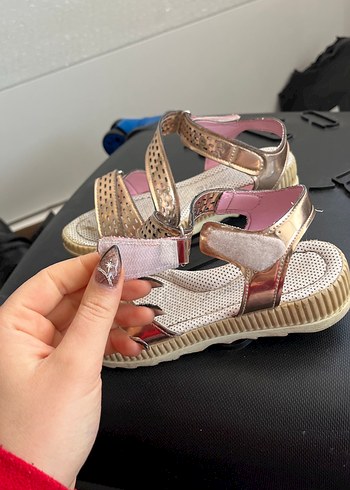 Parlak Pembe Tokalı Kız Sandalet - Görsel 3